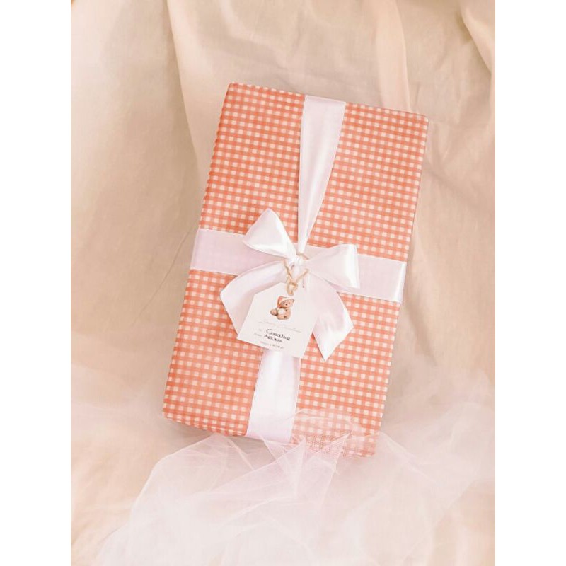 

Gift wrapping + hang tag