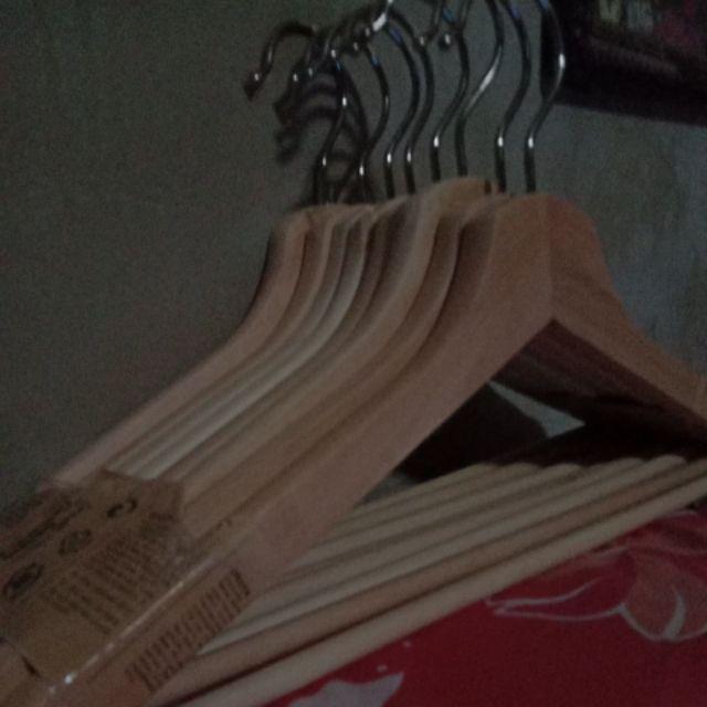 Ikbumers Gantungan Baju / Hanger Kayu - Set Isi 8 Kayu Alami