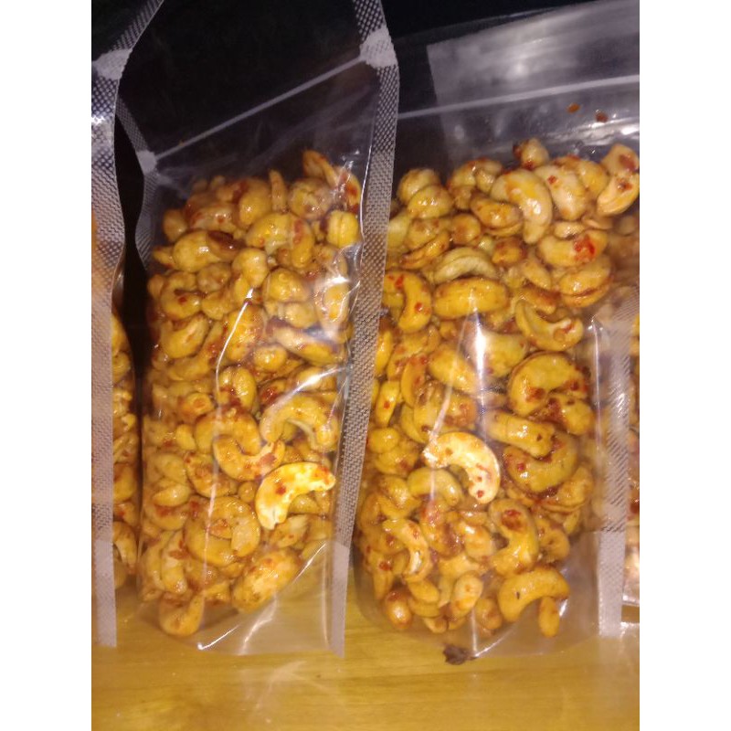 

KACANG METE MEDE 500 gram UTUH . pedas manis