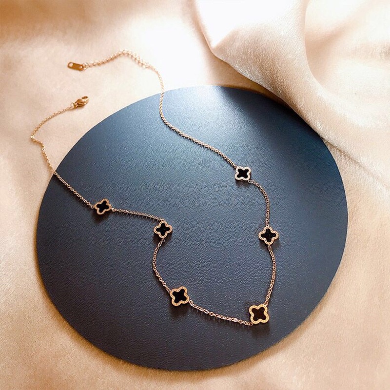 Kalung Titanium Clover Black Elegan Korea Fashion Style Trending 704