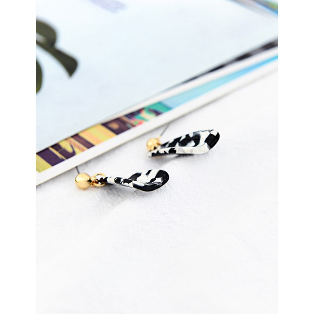 LRC Anting Tusuk Fashion Black Acrylic Earrings F47060