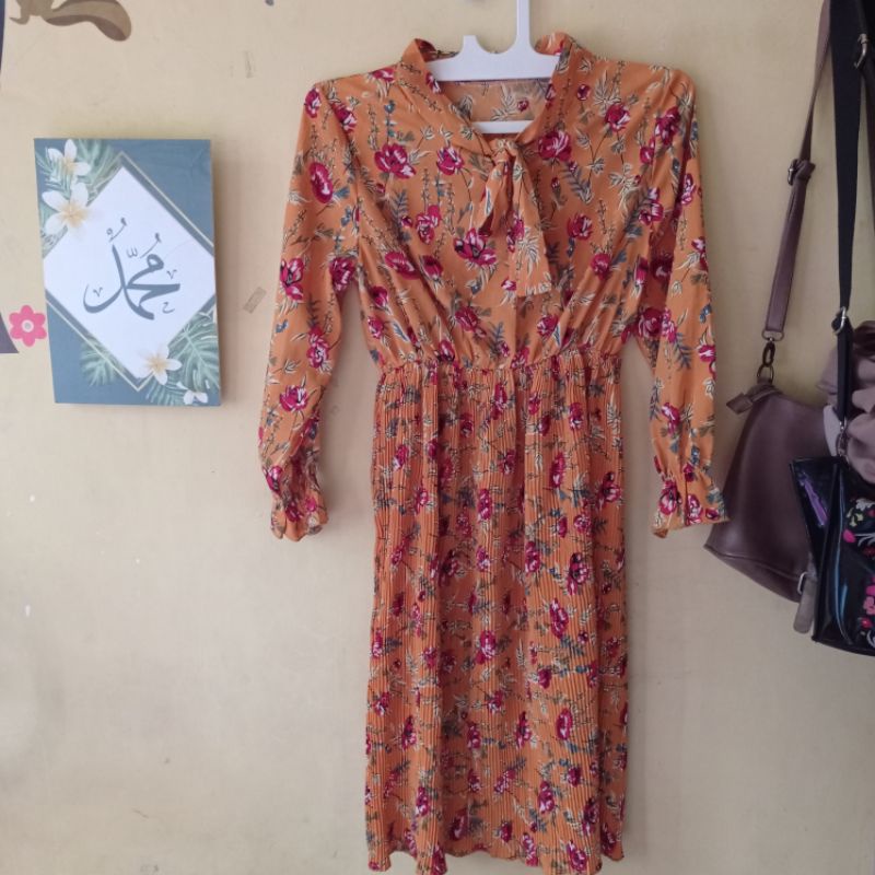 FLOWERY MIDI DRESS / PRELOVED / PRELOVED MIDI DRESS