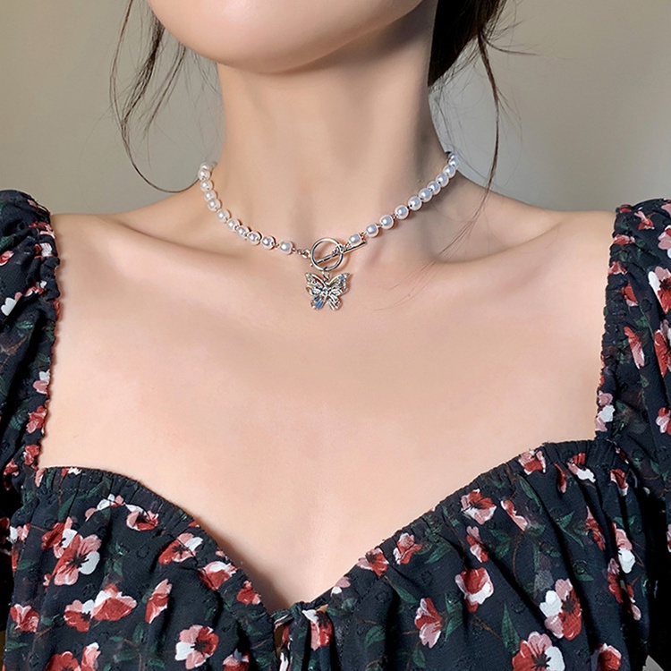 Kalung Choker Multilayer Bahan Metal Dengan Liontin Butterfly Heart Aksen Mutiara Untuk Wanita