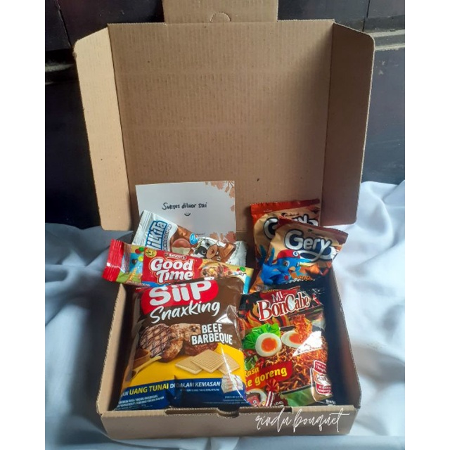 

HAMPERS SNACK MURAH| GIFT BOX| KADO WISUDA | KADO ULTAH