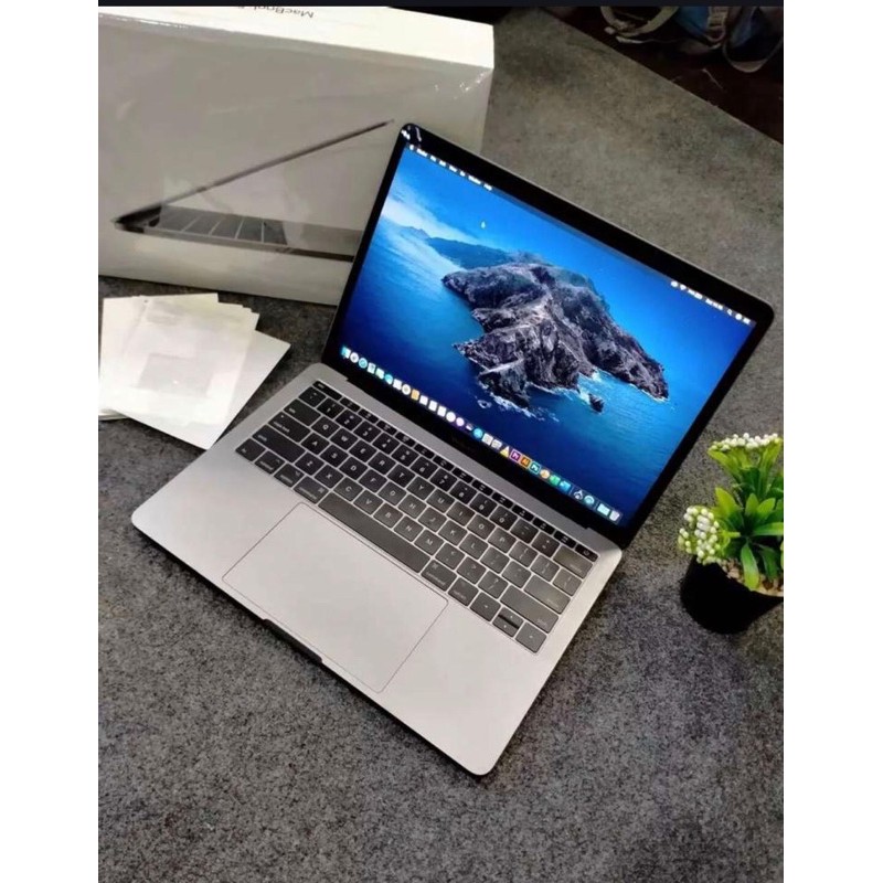 preloved apple macbook pro 2019 + free magic mousse 2