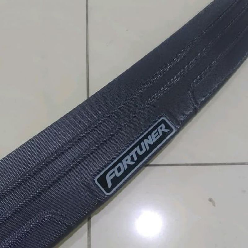 sillplate sill plate plastik  belakang Toyota fortuner lama