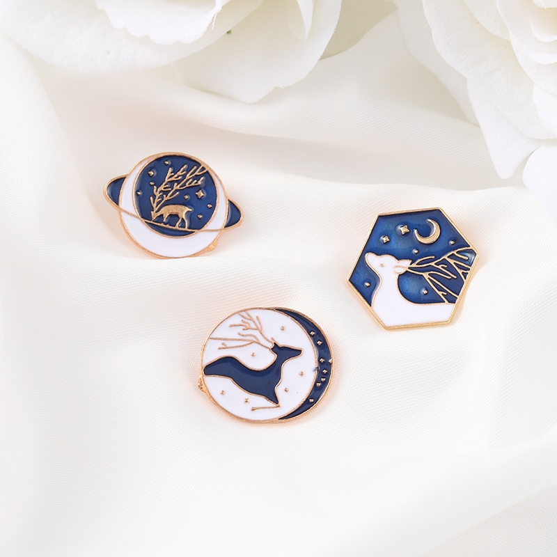 3 Styles Christmas Elk Lapel Pins Stars Moon Enamel Brooch Animal Backpack Badges Collectibles Gifts for Friends