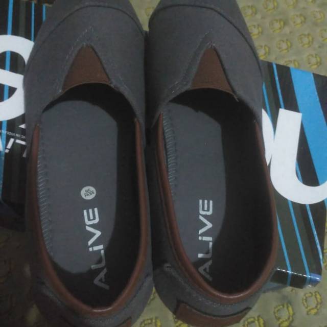 Sepatu pria Sophie Martin