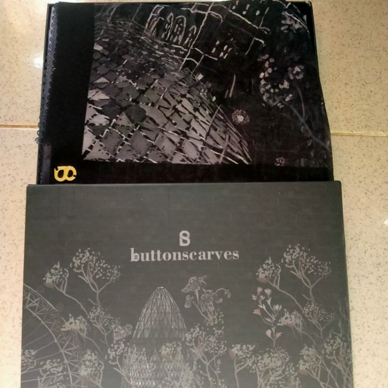 Buttonscarves British Black