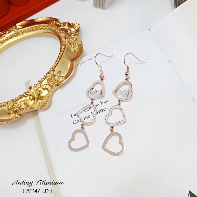 Anting Titanium Wanita Anting Love AT147 LD