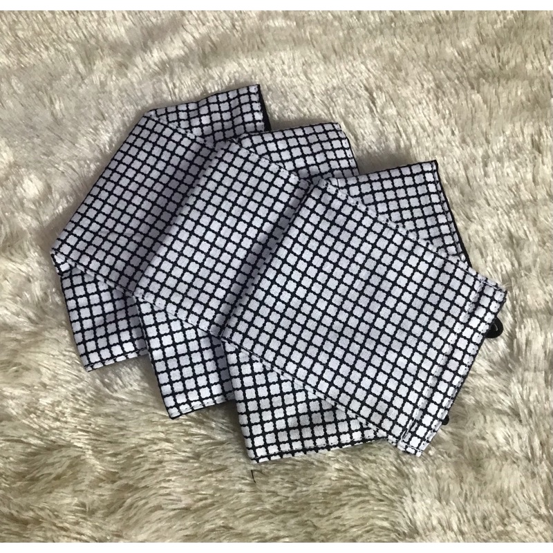 MASKER KAIN 3D DEWASA MOTIF KOTAK HITAM PUTIH