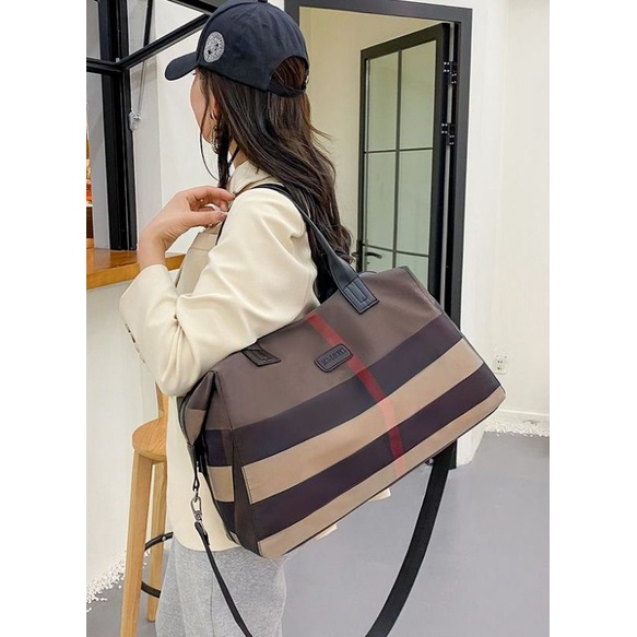 Baru  Tas Jinjing wanita import Premium Bahan Tebal Jahitan Rapi - Tas Travel Bag woman Burberry - T