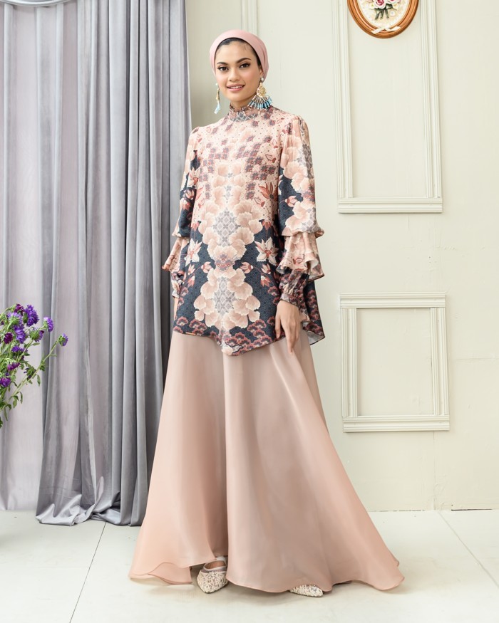 Emily Blouse in Endless Sea - Wearing Klamby