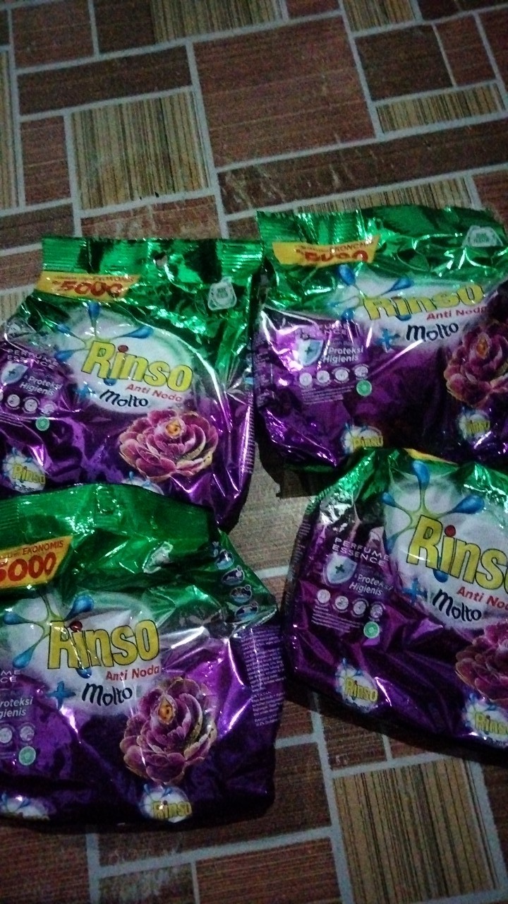 Rinso Anti Noda + Molto Parfume Essence 240g Deterjen Bubuk 240 Gr
