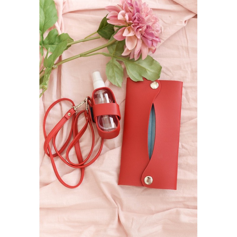 1 set pouch masker dan handsanitizer spray red colour