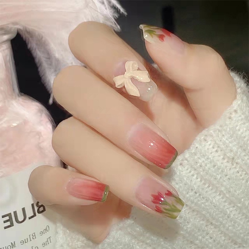 24pcs / box Kuku Palsu Desain Butterfly Knot Bunga Kecil Warna Merah Gradasi Untuk Dekorasi Nail Art