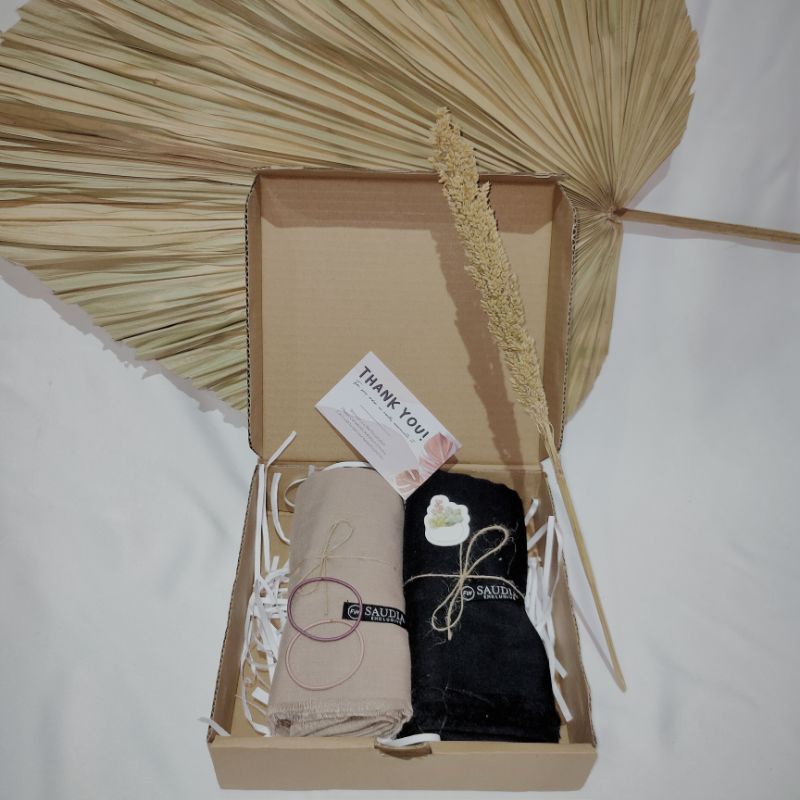 

HAMPERS HIJAB / GIFT BOX BIRTHDAY