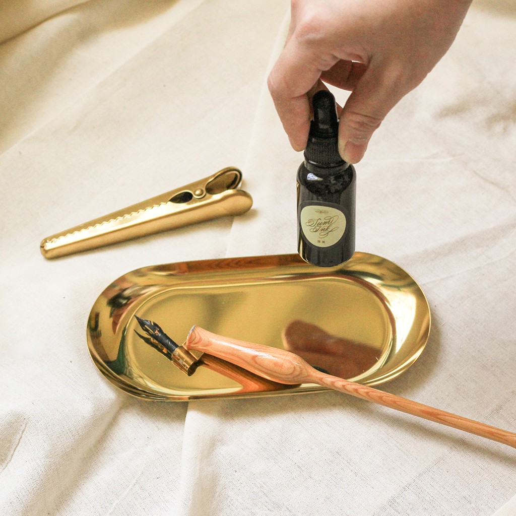 

Gold Tray Nampan Gold Jewelry Plate Piring Emas Properti foto Interior Decor