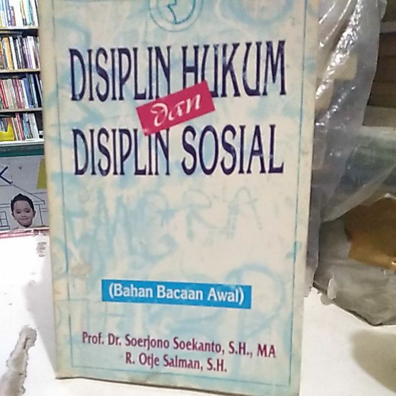 DISIPLIN HUKUM DAN DISIPLIN SOSIAL