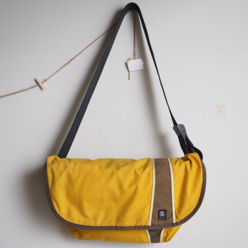 Crumpler Preloved Second Kuning