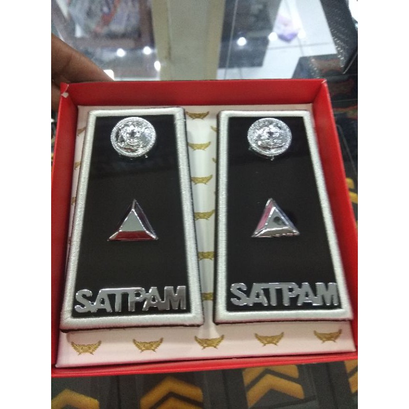 

PANGKAT SATPAM SEGITIGA SATU PUTIH AKRILIK