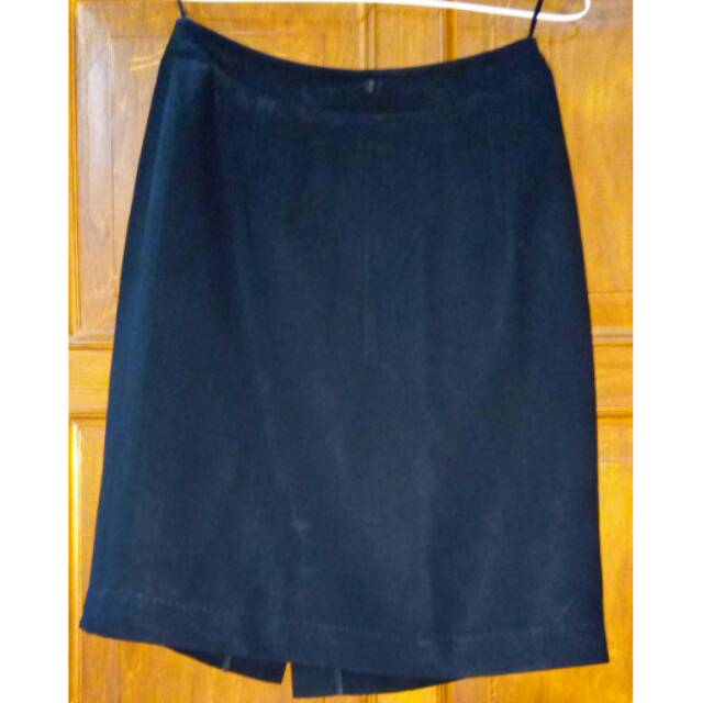 Rok Formal Wanita Merk Invio Warna Hitam