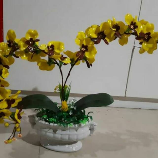 Anggrek besar pot keramik