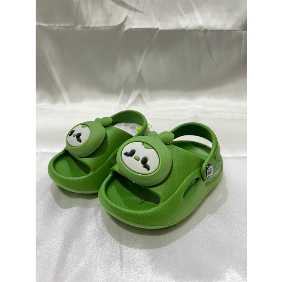 IR-307K Sandal Selop Anak Perempuan Tali Belakang Motif Boneka Bisa Putar Merek Irsoe Ukuran 24-29