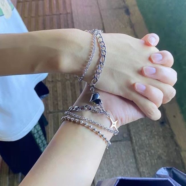 Set Gelang Rantai Magnet Multilayer Bentuk Hati Warna Silver Untuk Pasangan