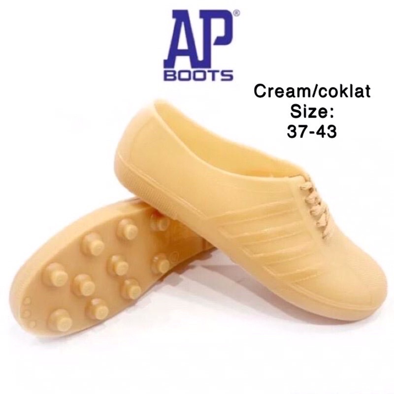 AP 963 Putih dan cream/coklat. AP Pul sepatu sawah bola