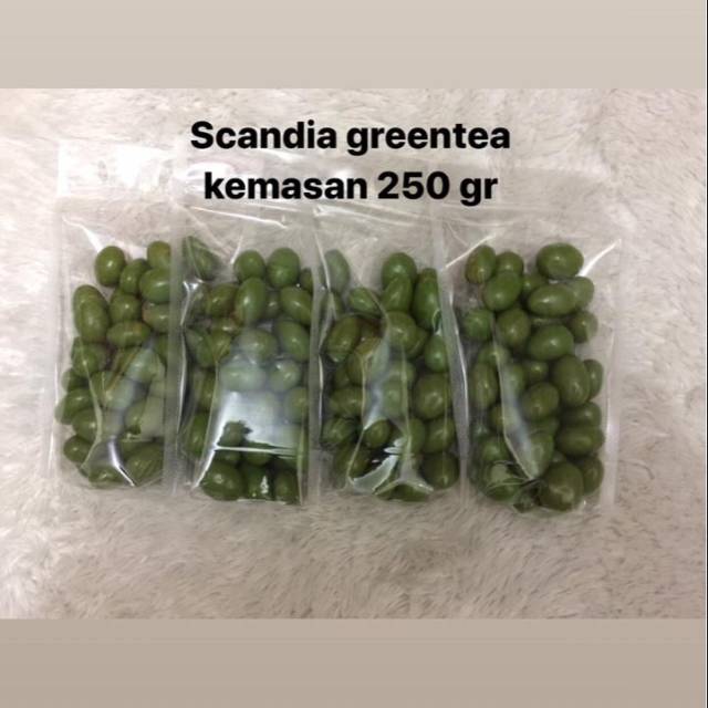 

Scandia greentea dengan isi almond