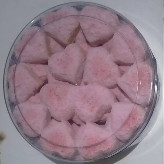 

Kue putri salju strawberry