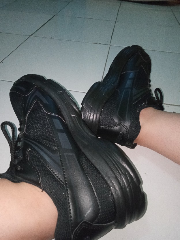  Sepatu  sekolah  hitam  polos cocok untuk  olahraga Shopee 