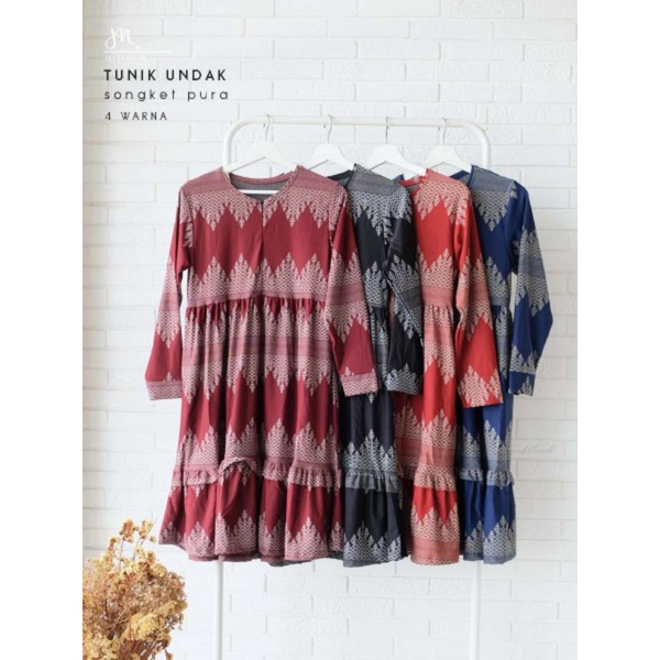 Tunik Undak motif songket Pura, songket Kalimantan, Bunga Teratai dan Bunga Perak merek Jessnad baha