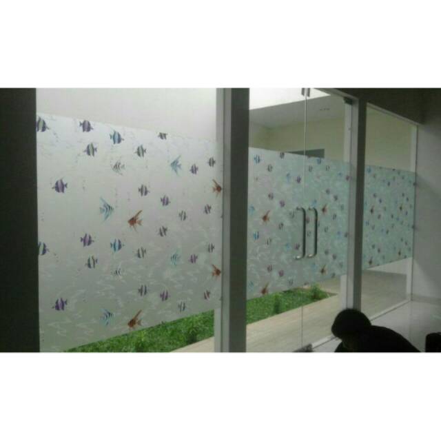 Stiker kaca / sticker kaca motif ikan nemo