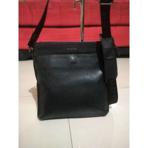 tas selempang Hazzys