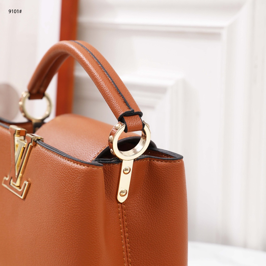 Capucines MM Taurillon Leather 9101