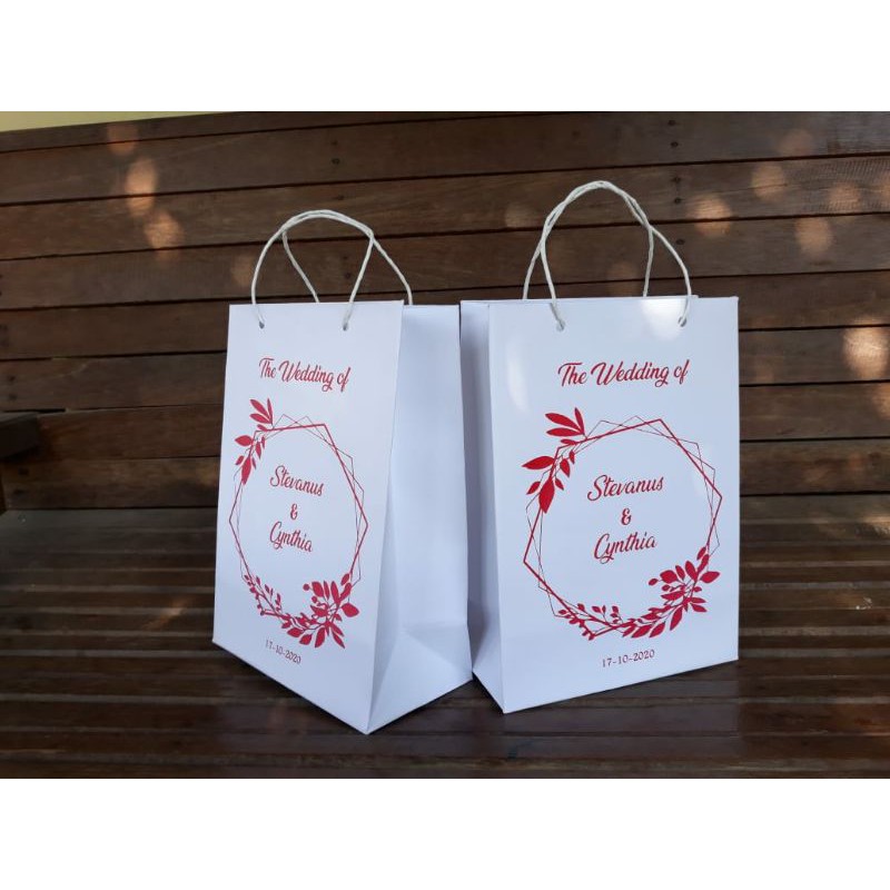 

PAPERBAG KRAFT PUTIH PXLXT 15X9X21, kuat dan rapi
