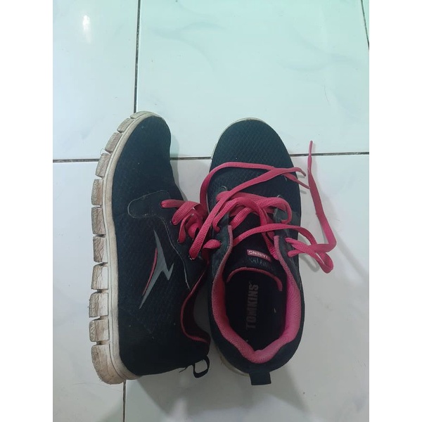 SEPATU RUNNING WANITA TOMKINS SECOND ORIGINAL