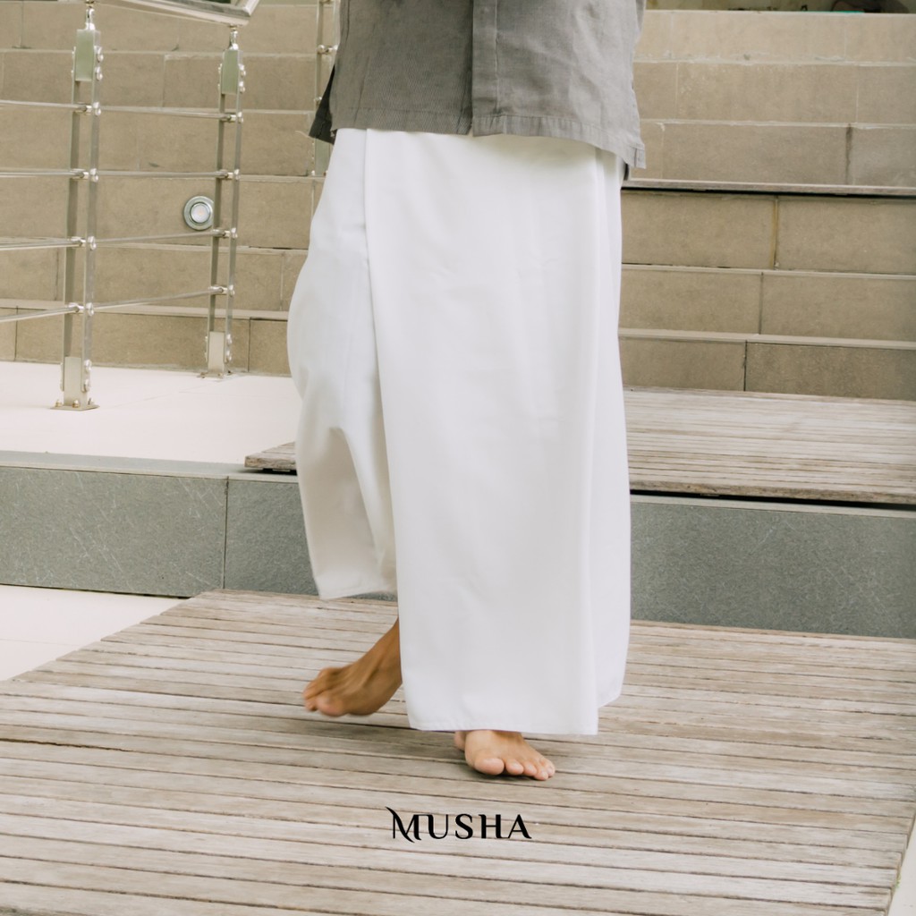 Musha Premium Plain Sarung with Travel Pouch - Broken White | sarung polos