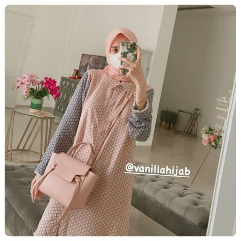 Louvre blouse vanillahijab