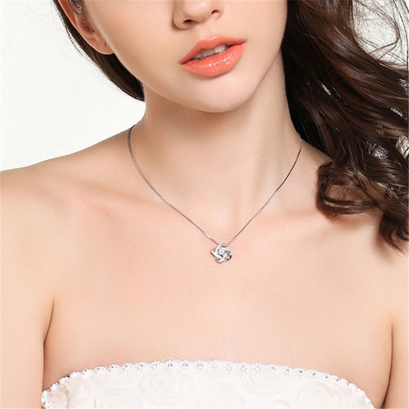 [Ready Stock]Fashion Diamond Four-Leaf Clover Pendant Necklace