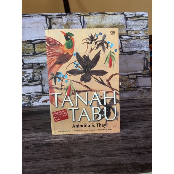 Novel Tanah tabu Anindita S. Thayf