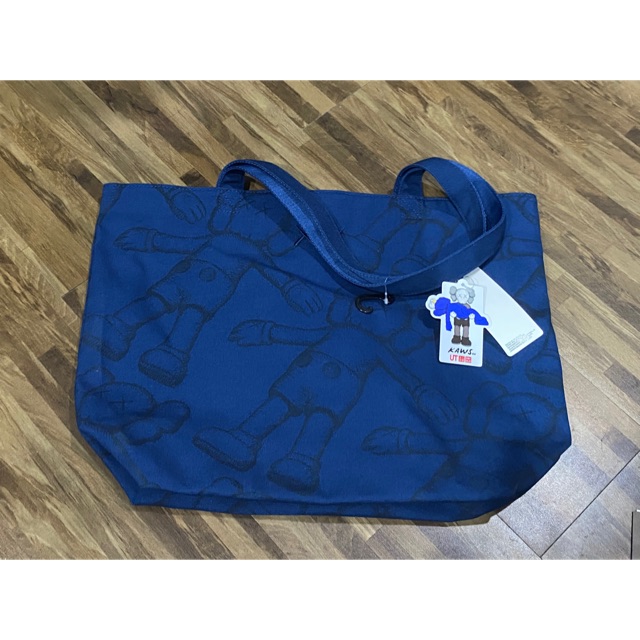 Uniqlo x Kaws