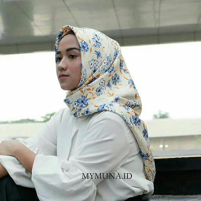 Hijab segiempat maxmara lux code "Hana" kuning gading