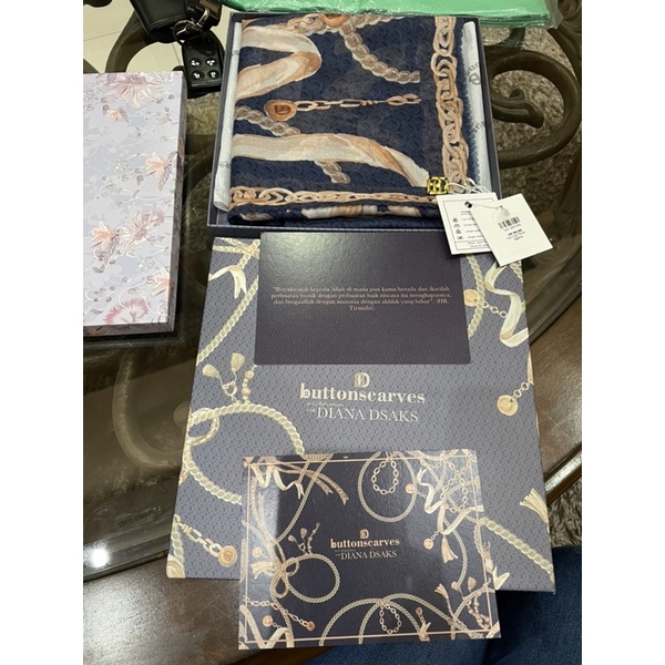 [Preloved] BUTTONSCARVES CHAIN SERIES/ HARAMAIN SERIES/ NEW YORK REBORN /EDERRA SERIES/ ROYALE SERIE