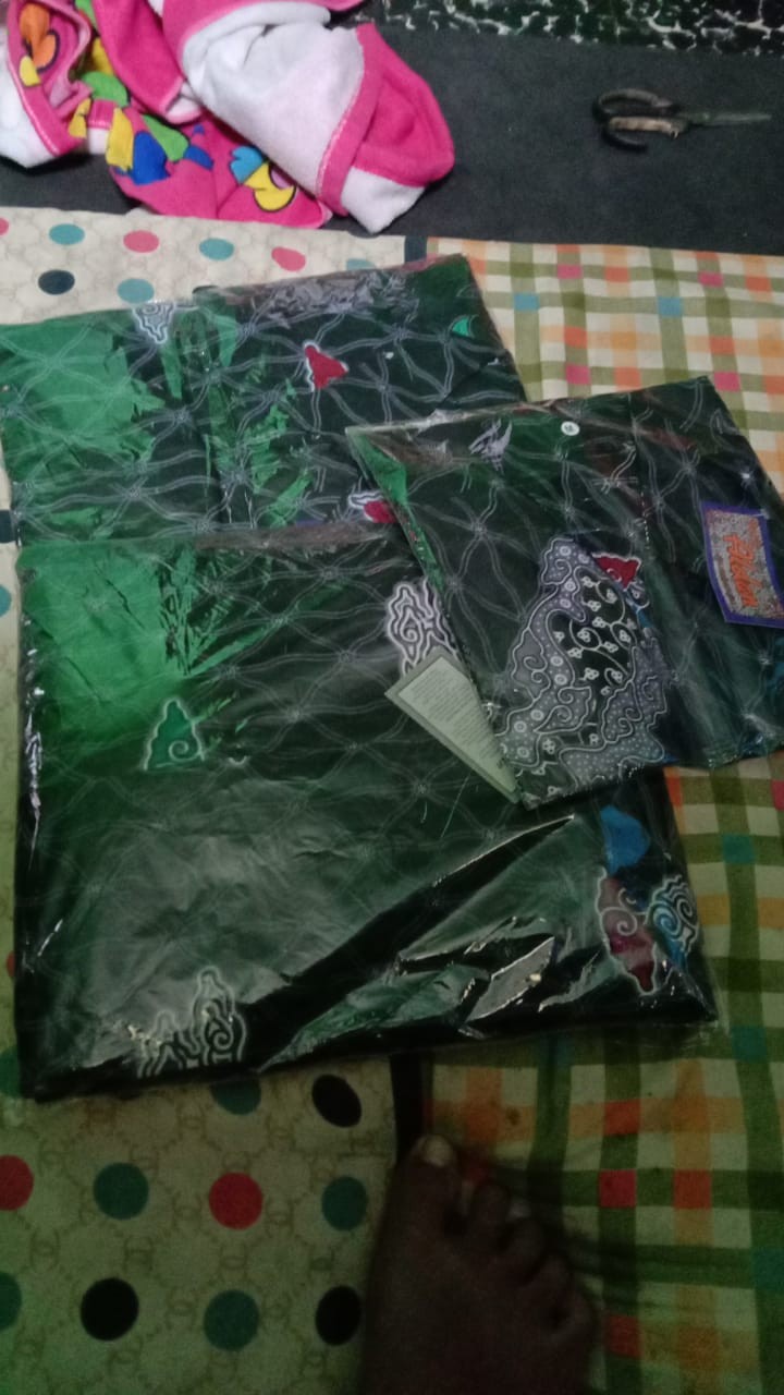 Couple Keluarga Mega Mendung Abu Sarimbit Sekeluarga Batik Couple