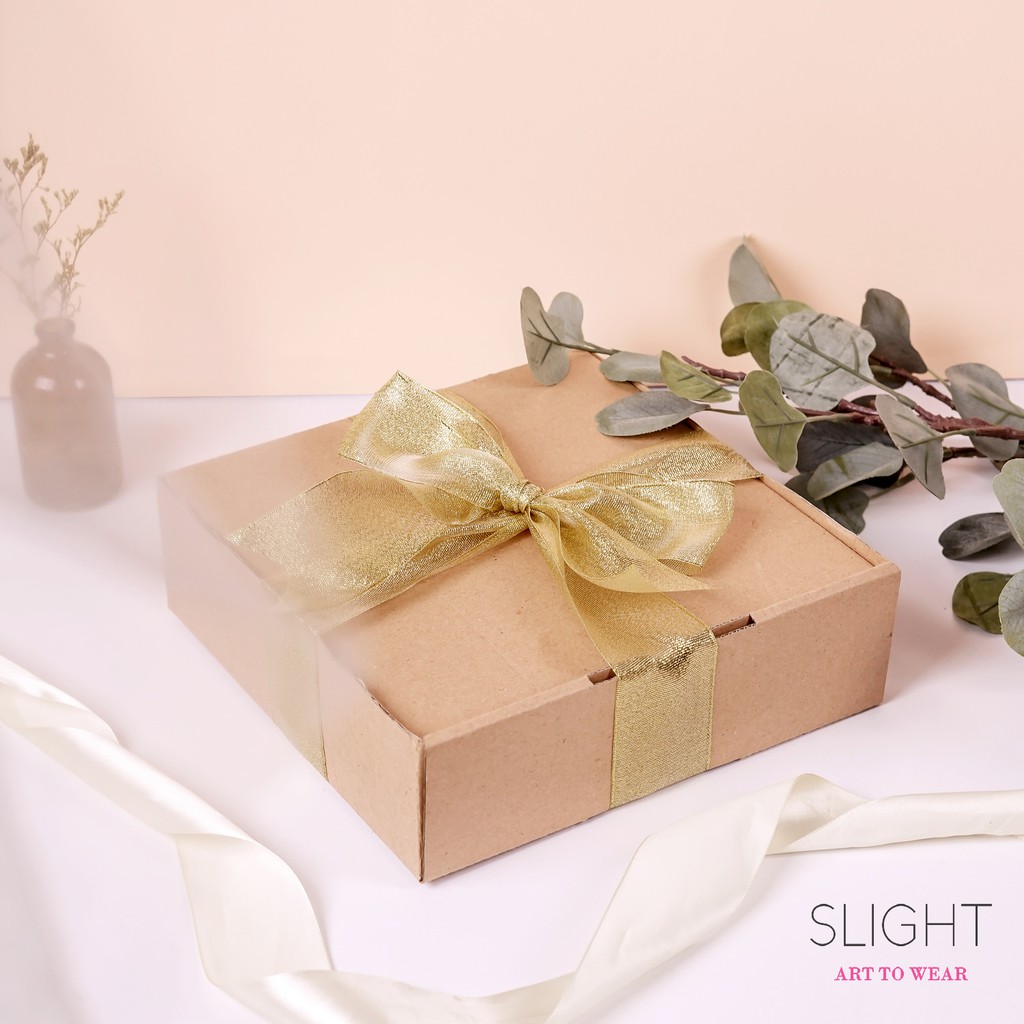

Gift Box_Dus kotak simple murah