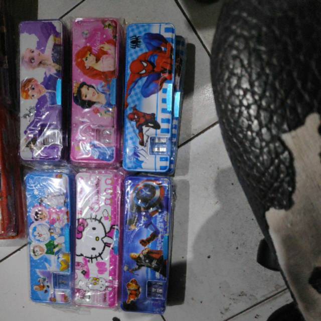 

Kotak pensil kode 0061