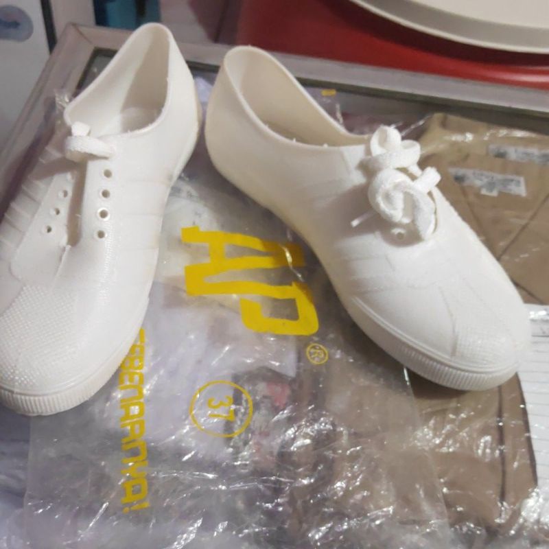 SEPATU KARET AP 963 White - SEPATU KARET BOLA PUTIH